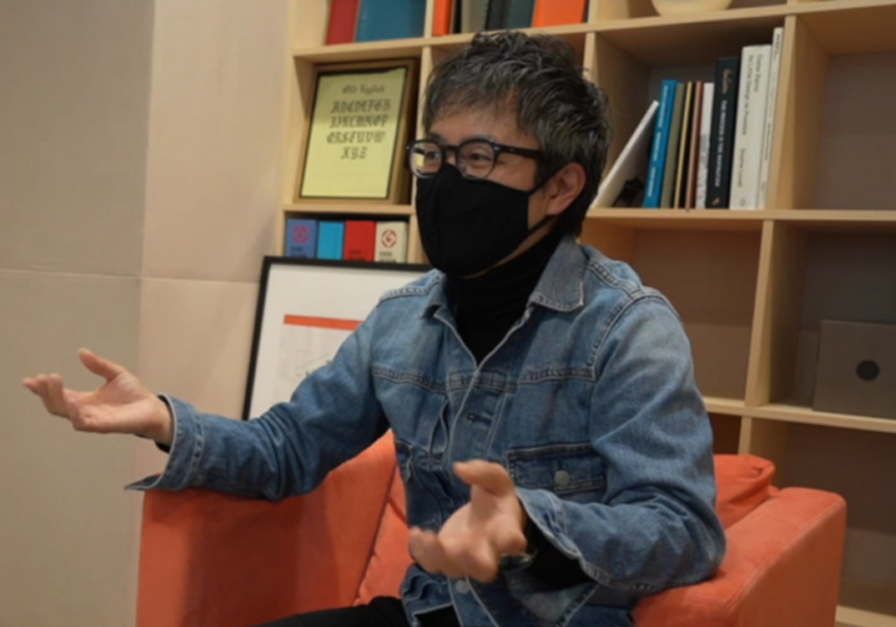PLOTTER director Takayuki Saito gesturing.
