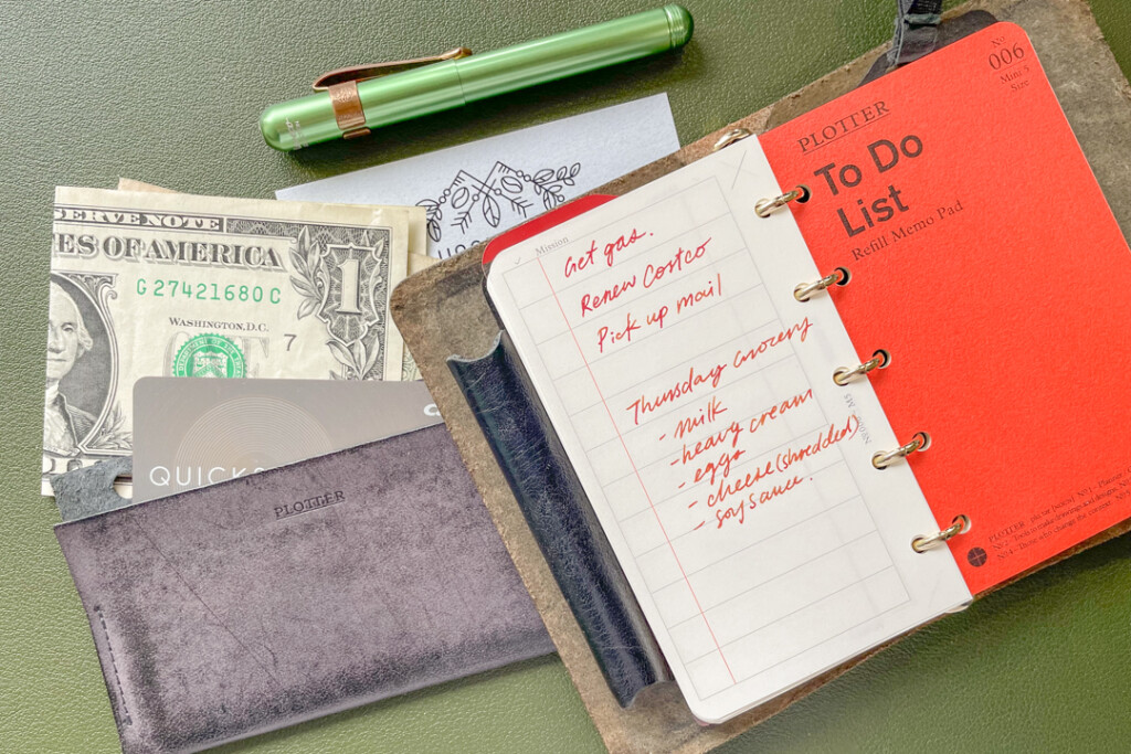 A PLOTTER in Mini 5 Size with To Do List pages and a leather card case holding a credit card and cash.