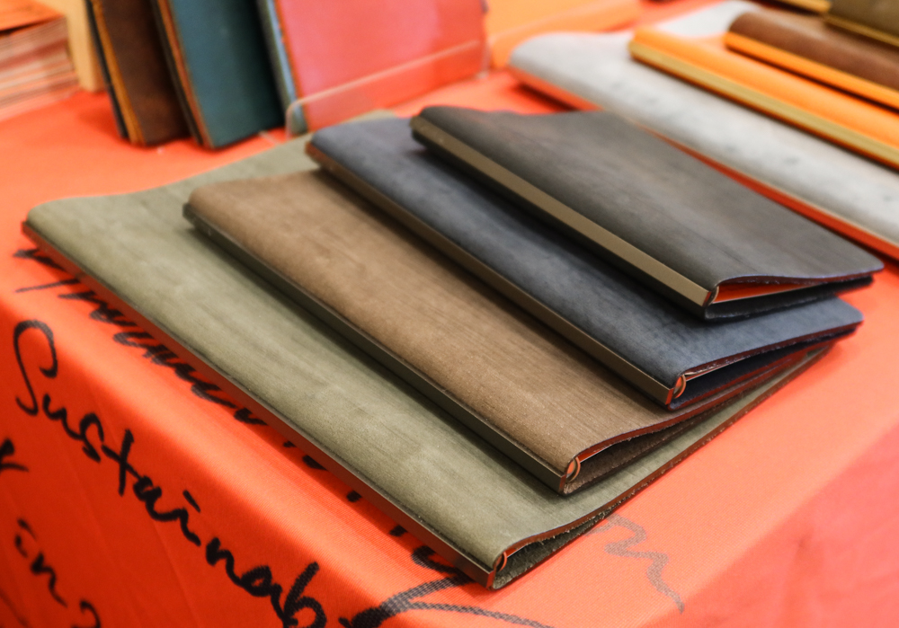 PLOTTER Leather Binders with Horse Hair II leather.