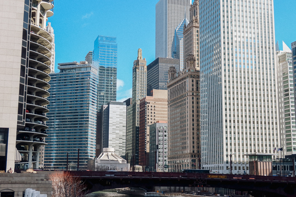 A view of the downtown Chicago skyline.