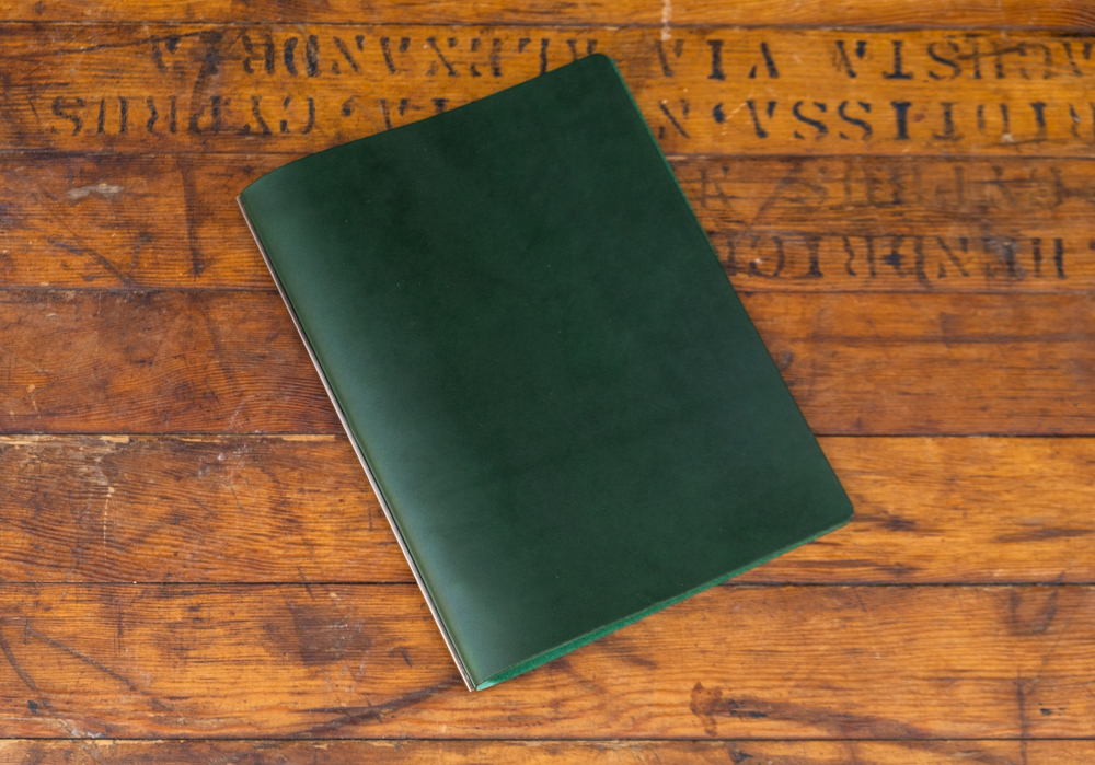 Horween Cavalier Chromexcel® Leather Binder in green in A5 Size.