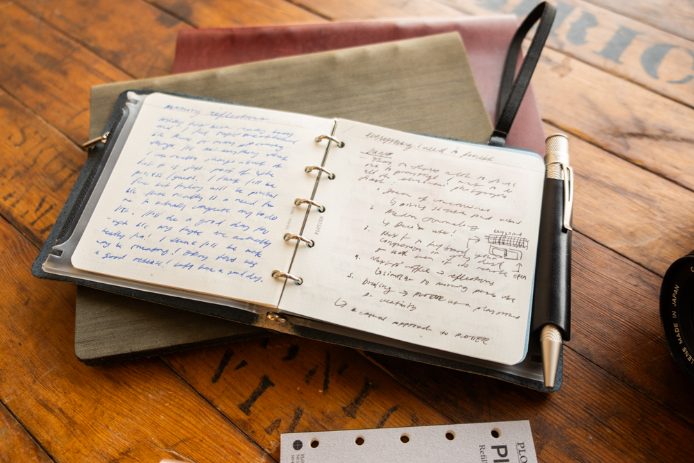 PLOTTER Shiranami Leather Binder in Mini 5 Square with notes.