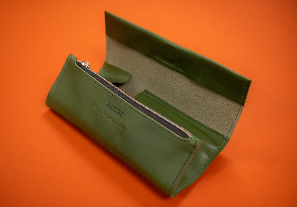 Roll Leather Pen Case Mini in Liscio Green.