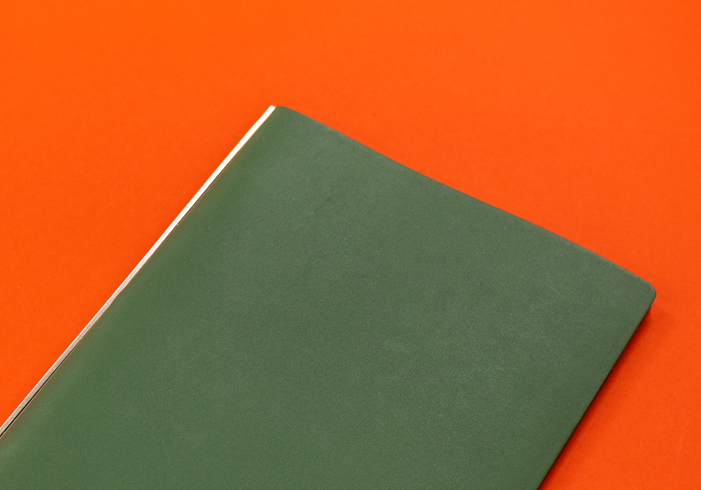 Roots Leather Binder in green.
