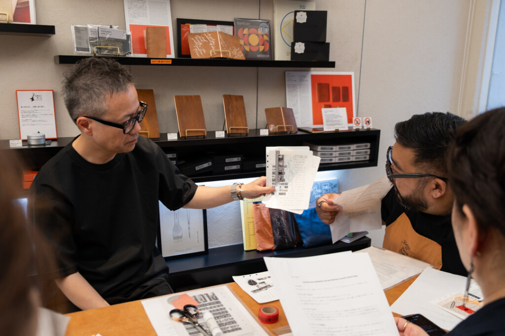 Takayuki Saito helping at the PLOTTER TOKYO workshop.