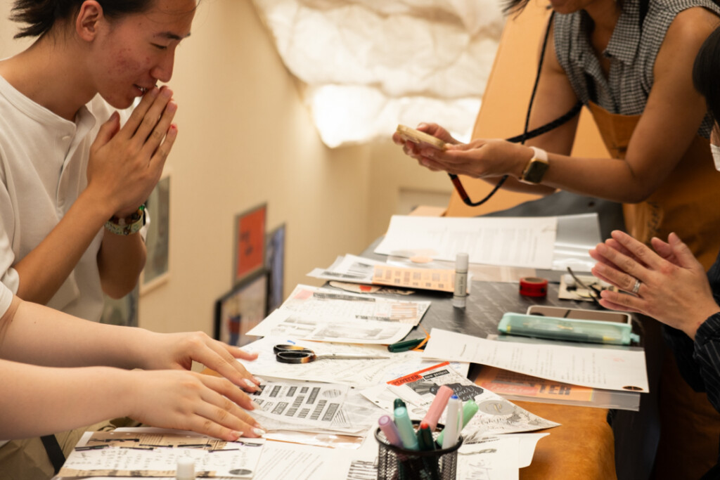 A participant at the PLOTTER TOKYO workshop, which takes place on the third floor of PLOTTER TOKYO.